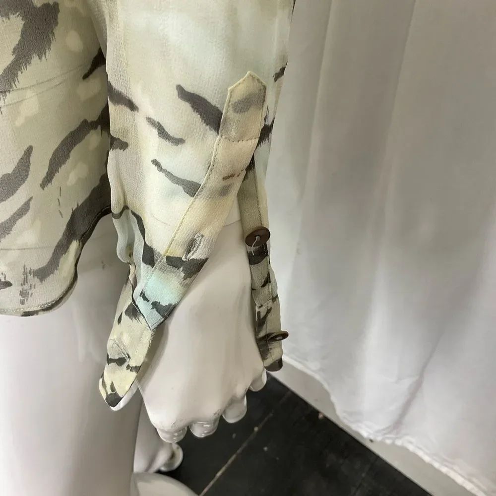 Equipment Cream Black 100% Silk Tiger Print Sheer Button Down Shirt Size XS - Picture 11 of 11
